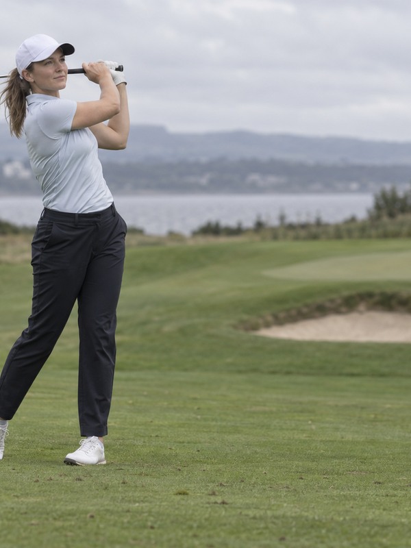 Golfütés verseny közben