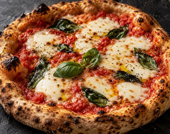 Frissen sült házi pizza